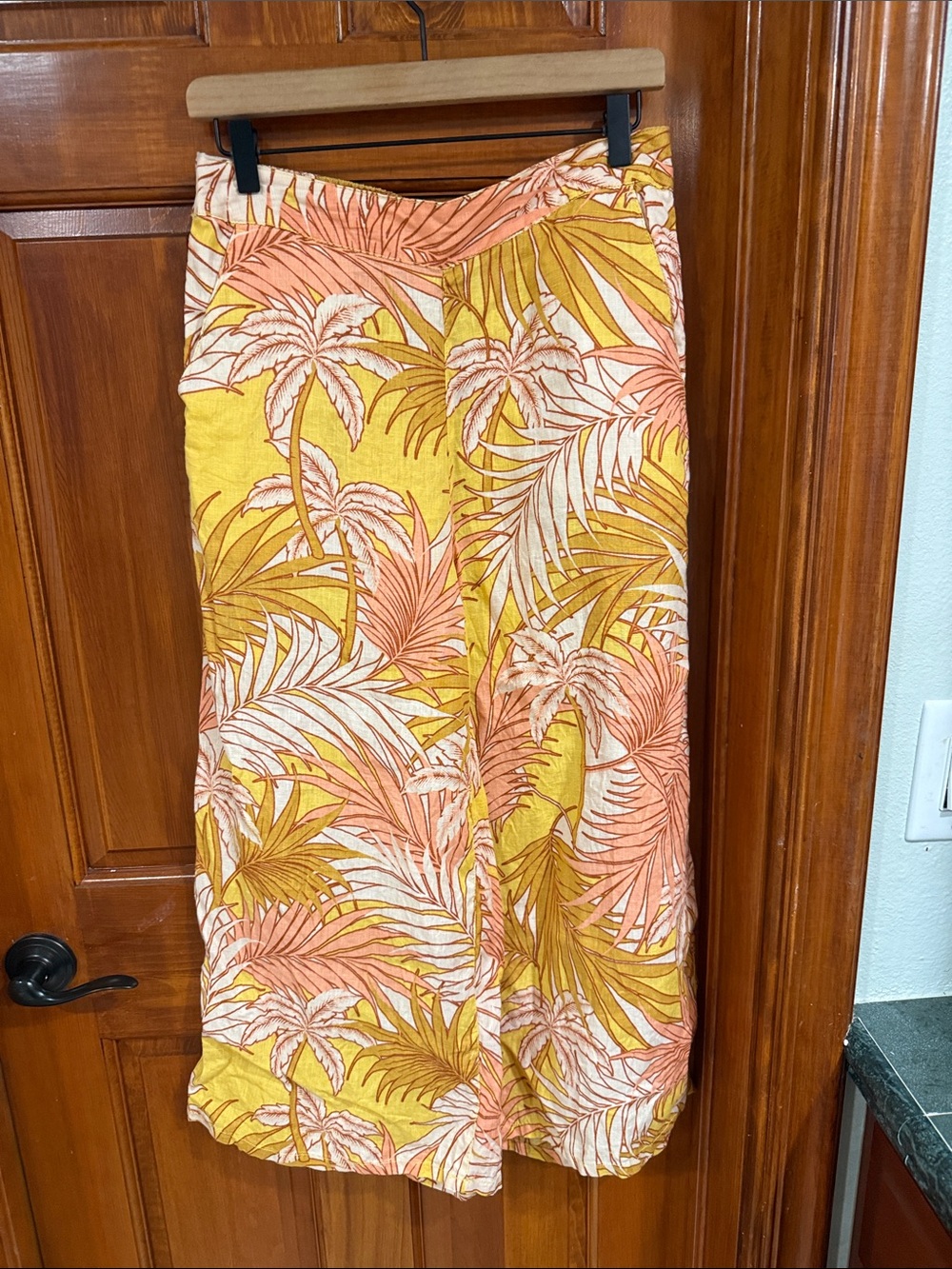 Tahari Tropical Print Sleeveless Collared Top and Pant  set Yellow & Peach - Picture 2 of 7
